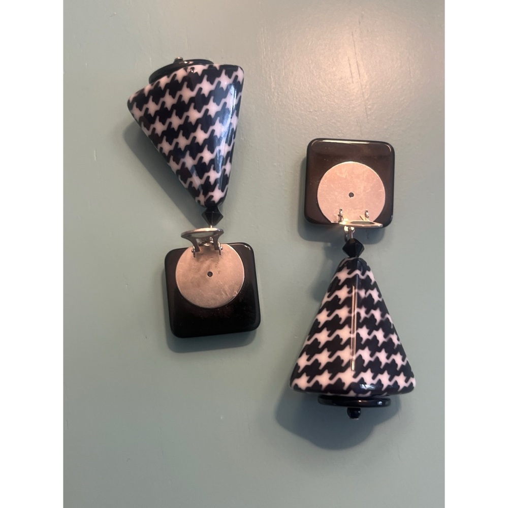 Angela Caputi Vintage Dangle Resin Houndstooth Clip Earrings - Picture 6 of 7